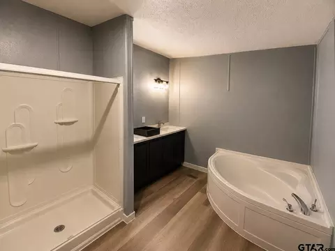 Bath - 454 Elderville Peatown Rd, Longview, TX 75603 photo 1 of 4