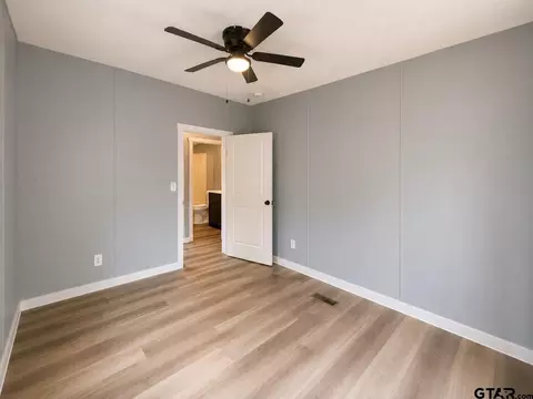 Bedroom - 454 Elderville Peatown Rd, Longview, TX 75603 photo 4 of 6