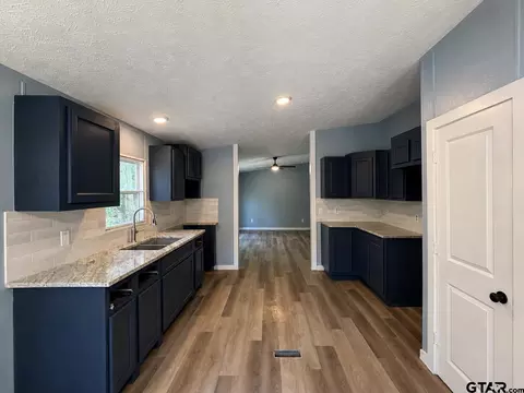 Entry Way - 454 Elderville Peatown Rd, Longview, TX 75603 photo 2 of 2
