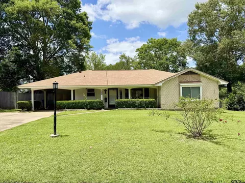 208 Robinhood Cir, Crockett, TX 75835