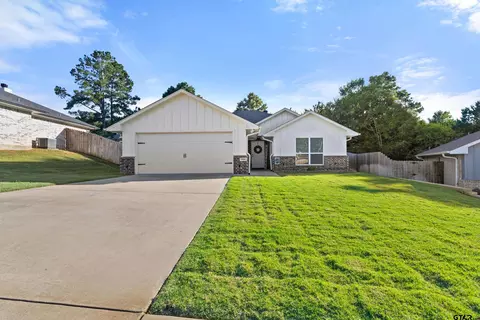 19890 Meadow West Ln, Flint, TX 75762