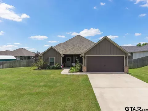 217 Smith Cir, Lindale, TX 75771
