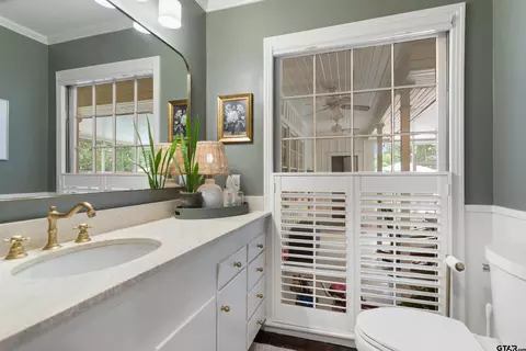 Bath - 919 E Dulse St, Tyler, TX 75701 photo 4 of 4