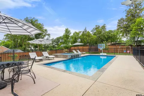 Exterior - 919 E Dulse St, Tyler, TX 75701 photo 3 of 11