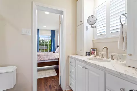 Bath - 919 E Dulse St, Tyler, TX 75701 photo 2 of 4