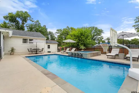 Exterior - 919 E Dulse St, Tyler, TX 75701 photo 6 of 11