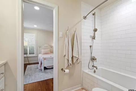 Bath - 919 E Dulse St, Tyler, TX 75701 photo 3 of 4