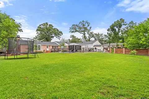 Exterior - 919 E Dulse St, Tyler, TX 75701 photo 9 of 11