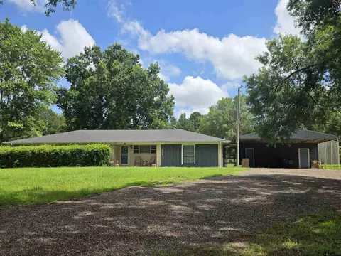 119 W Billy Daniels Pkwy, Mount Pleasant, TX 75455
