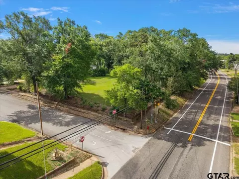 262 N Henderson, Rusk, TX 75785
