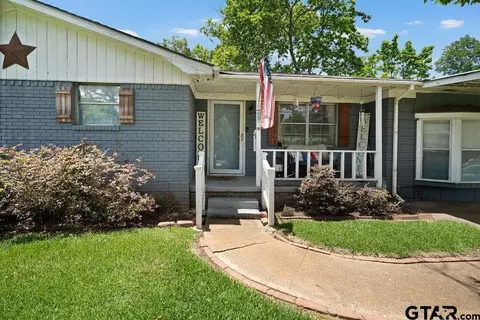 403 Ridgewood Dr, Palestine, TX 75803