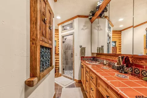 Bath - 609 County Road 2421, Como, TX 75431 photo 1 of 3