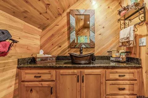 Bath - 609 County Road 2421, Como, TX 75431 photo 3 of 3