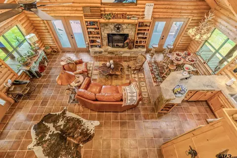 Living - 609 County Road 2421, Como, TX 75431 photo 1 of 4