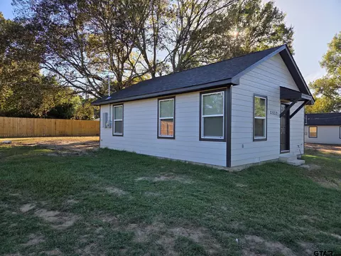 2435 Waterwood Dr, Chandler, TX 75758