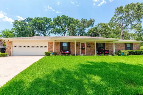 1011 Camille Dr, Longview, TX 75605
