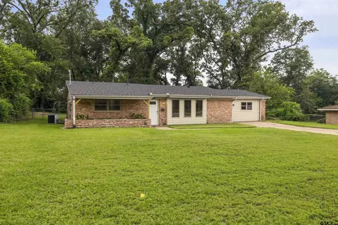 2913 Rollingwood Dr, Tyler, TX 75701