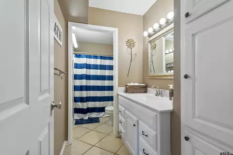 Bath - 815 Dulse, Tyler, TX 75701 photo 1 of 3