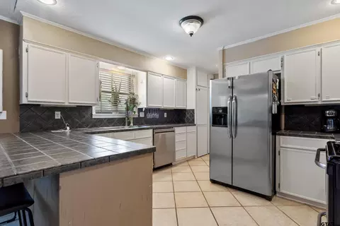 Kitchen - 815 Dulse, Tyler, TX 75701 photo 3 of 5