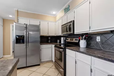 Kitchen - 815 Dulse, Tyler, TX 75701 photo 2 of 5