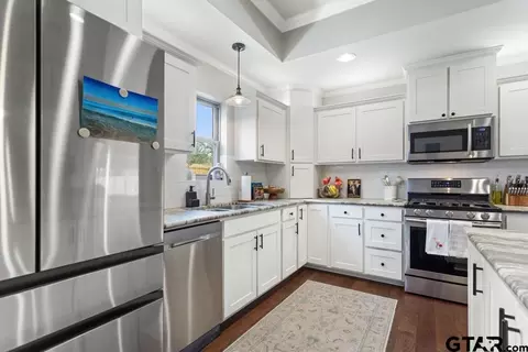Kitchen - 237 Hideaway Ln, Hideaway, TX 75771 photo 3 of 4