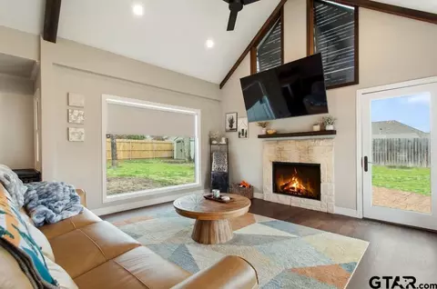 Living - 237 Hideaway Ln, Hideaway, TX 75771 photo 2 of 5