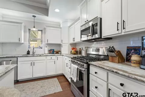 Kitchen - 237 Hideaway Ln, Hideaway, TX 75771 photo 2 of 4