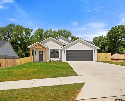 16430 Crossing Cir, Lindale, TX 75771