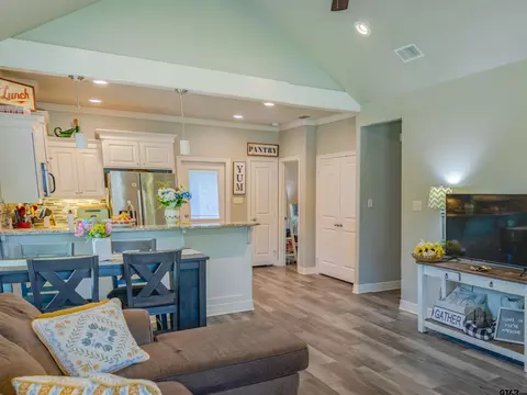 1815 Knob Hl, Tyler, TX 75701