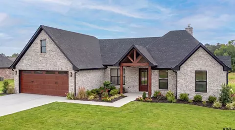 404 Small Oaks Rd, Kilgore, TX 75662