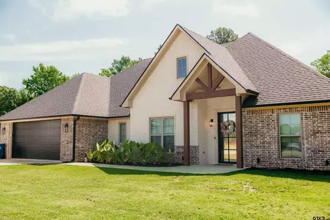 102 Oak Trail Crk, Kilgore, TX 75662