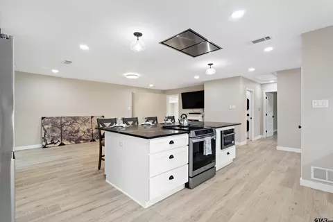 414 E Hideaway Ln, Hideaway, TX 75771