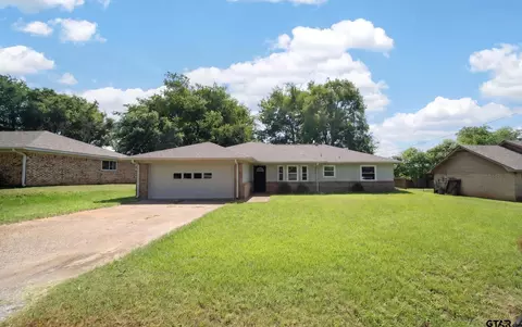 913 Christopher Dr, Whitehouse, TX 75791