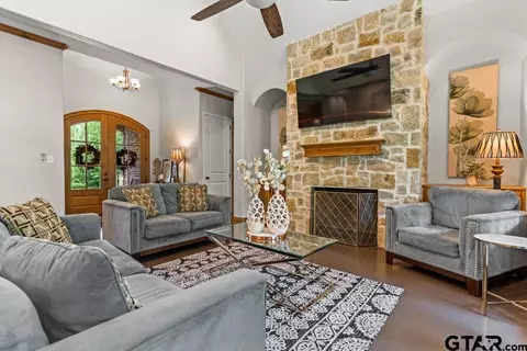 1647 E Mountain St S, Longview, TX 75604 photo 7