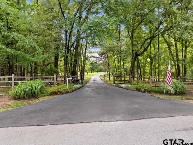 4930 W Twin Lakes Dr, Tyler, TX 75704