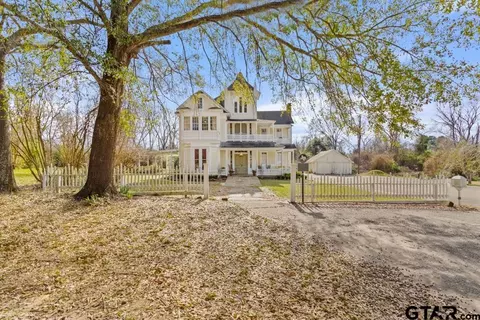 301 W Larissa, Jacksonville, TX 75766