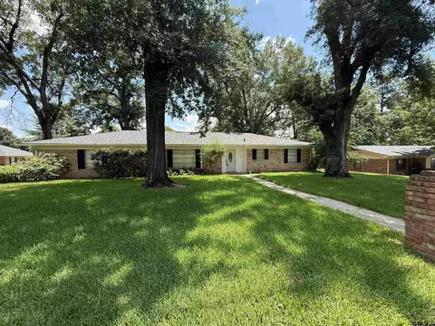 1302 Woodland Hills Dr, Tyler, TX 75701
