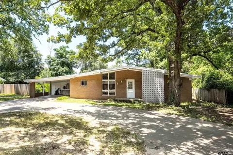 104 W Cayuga Dr, Athens, TX 75751