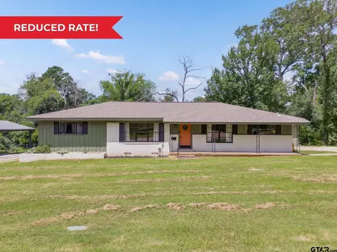 137 Gardner Dr, Palestine, TX 75803