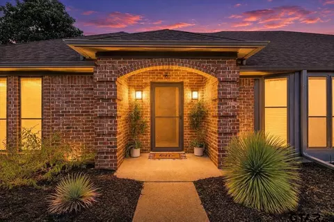 121 Crestview St, Chandler, TX 75758