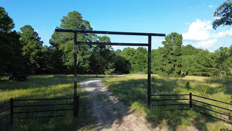 511 Cr 112, Elkhart, TX 75839