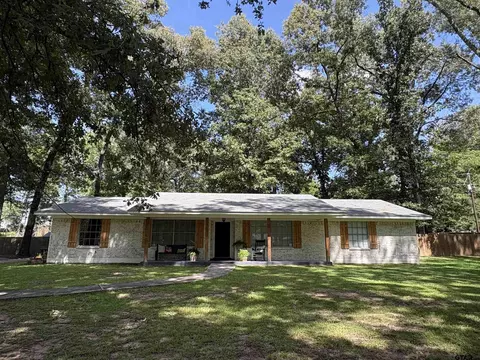 109 Dogwood St, Lone Star, TX 75668