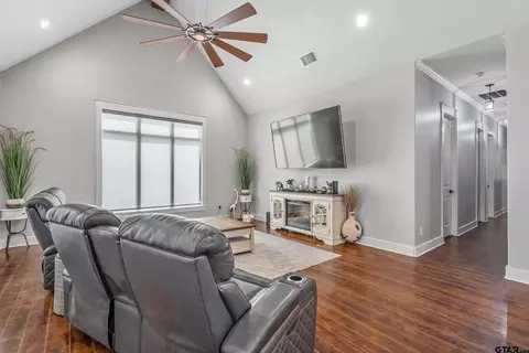 14611 Twin Pines Ln, Lindale, TX 75771