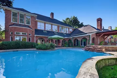 6401 Hollytree Cir, Tyler, TX 75703