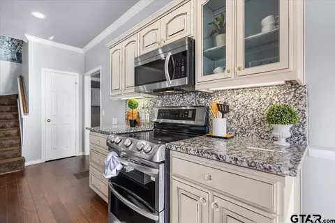 Kitchen - 519 E Hideaway Ln, Hideaway, TX 75771 photo 4 of 5