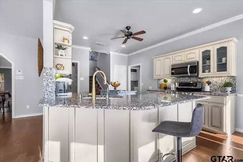 Kitchen - 519 E Hideaway Ln, Hideaway, TX 75771 photo 5 of 5