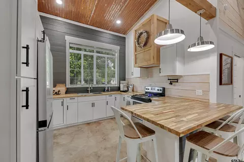 Kitchen - 800 SW 9th, Cooper, TX 75432 photo 1 of 4