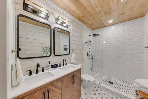 Bath - 800 SW 9th, Cooper, TX 75432 photo 2 of 3