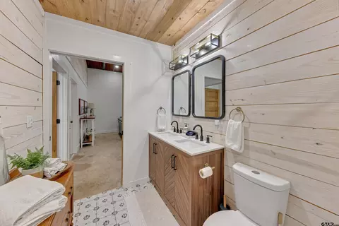 Bath - 800 SW 9th, Cooper, TX 75432 photo 3 of 3