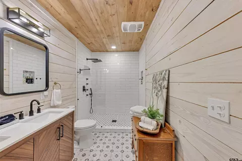 Bath - 800 SW 9th, Cooper, TX 75432 photo 1 of 3